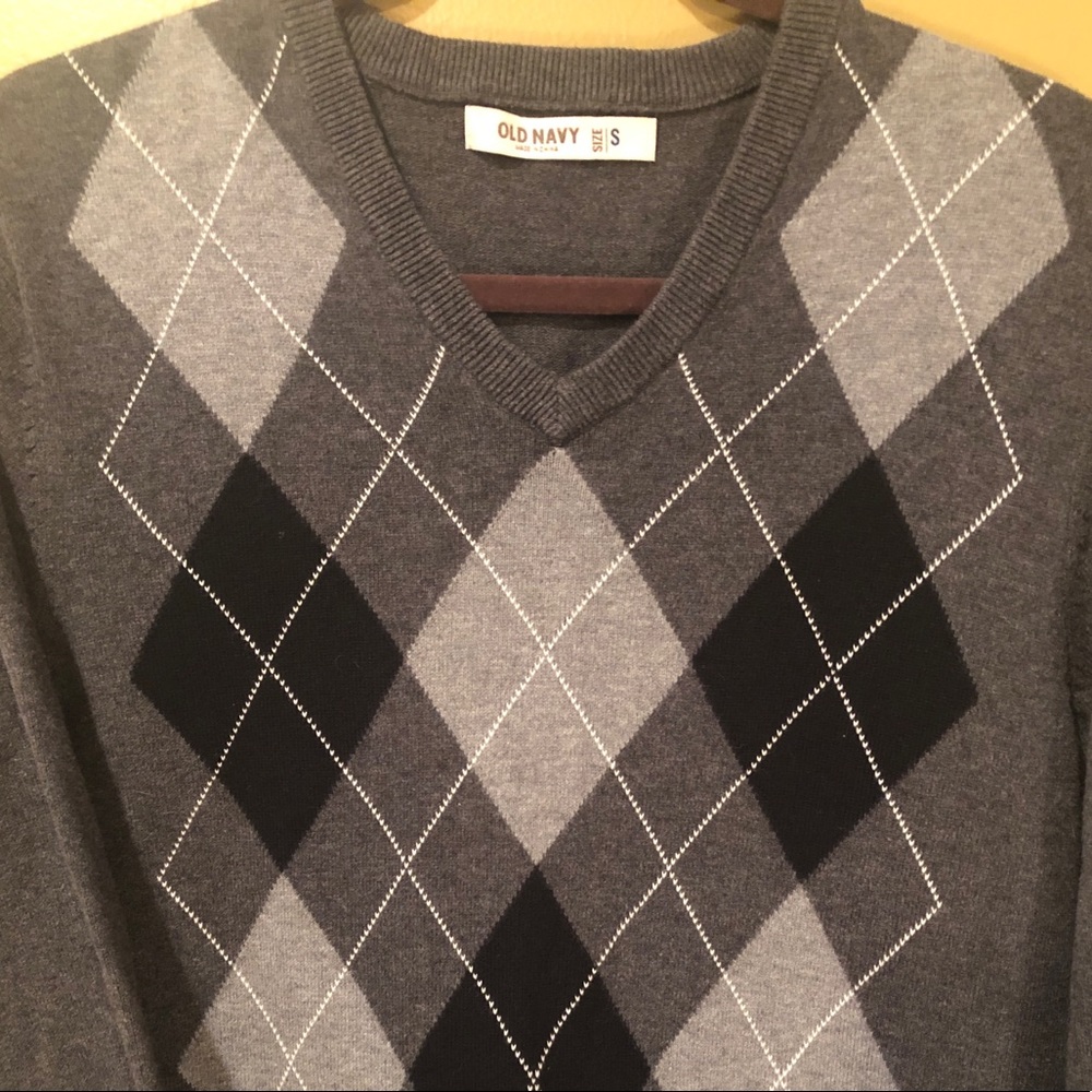 SALE•LIKE NEW Argyle V-Neck Sweater
